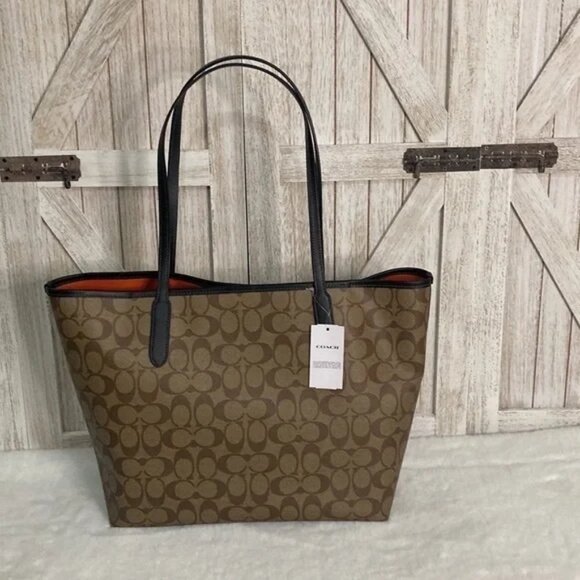 Coach Halloween tote and pumpkin driver coach wagon new - Picture 5 of 5